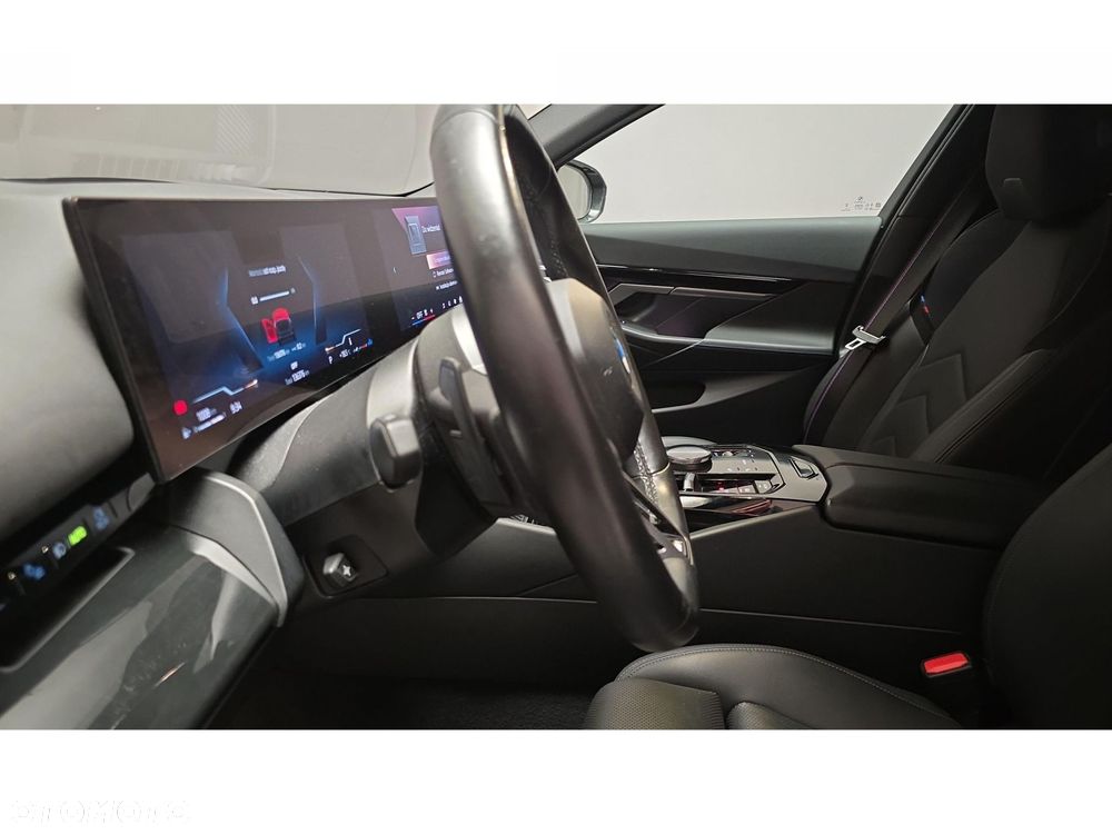 BMW Seria 5 520d xDrive mHEV M Sport - 28