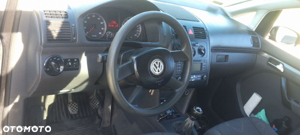 Volkswagen Touran 1.6 FSI Basis - 7