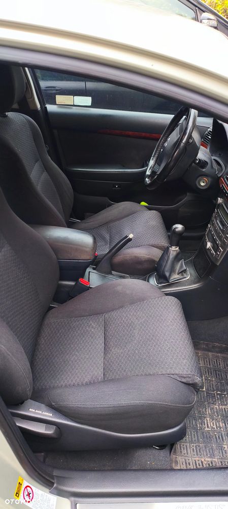 Toyota Avensis 2.0 VVT-i Prestige - 11