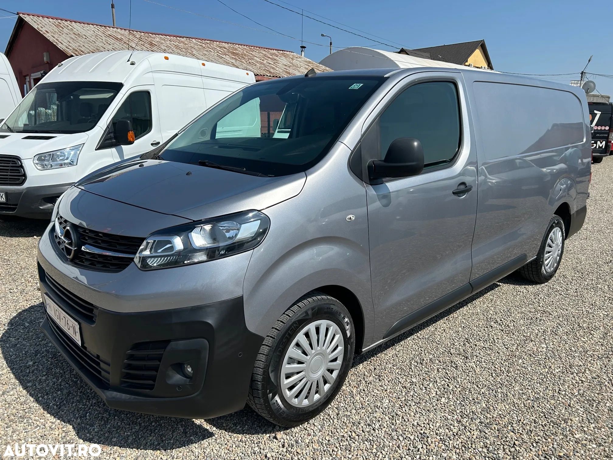 Opel Vivaro - 1