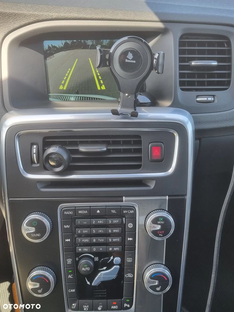 Volvo V60 D6 AWD Plug-in Hybrid R-Design Summum - 20