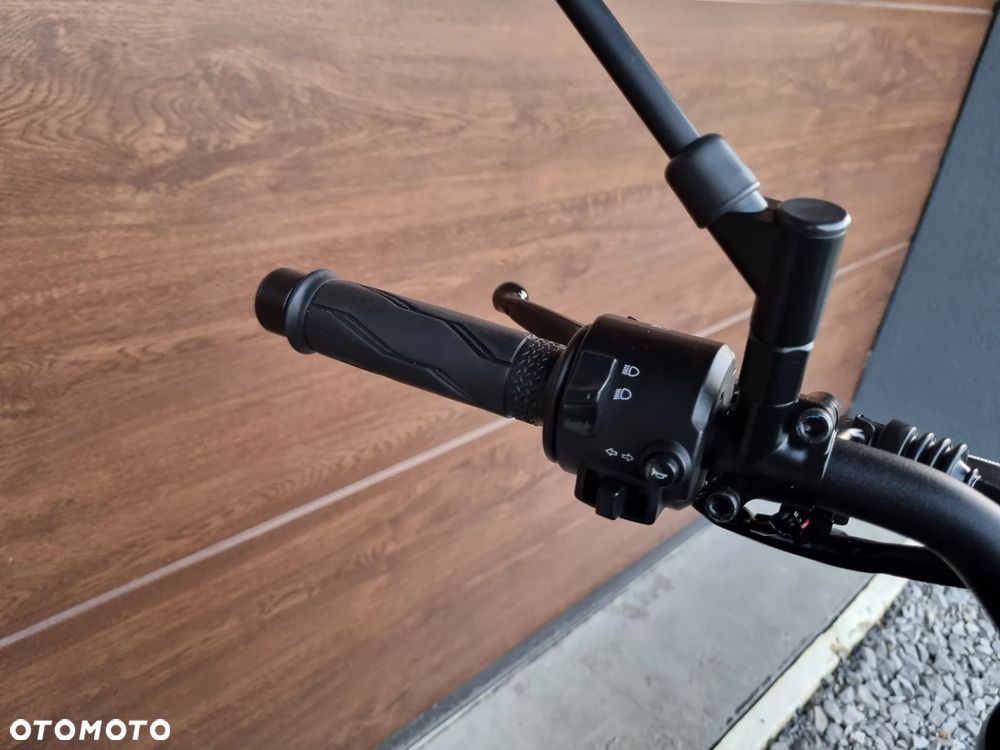 Yamaha MT - 24