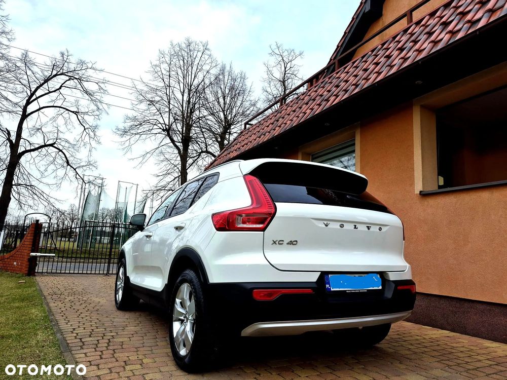 Volvo XC 40 D4 AWD Geartronic Momentum - 2