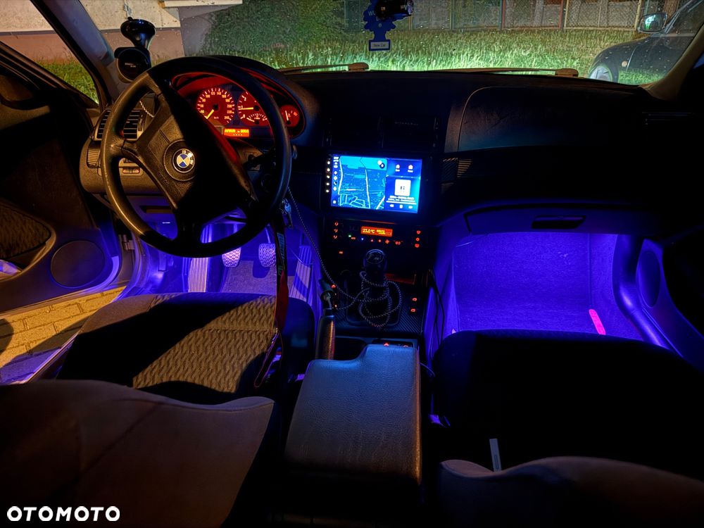 BMW Seria 3 318i - 11