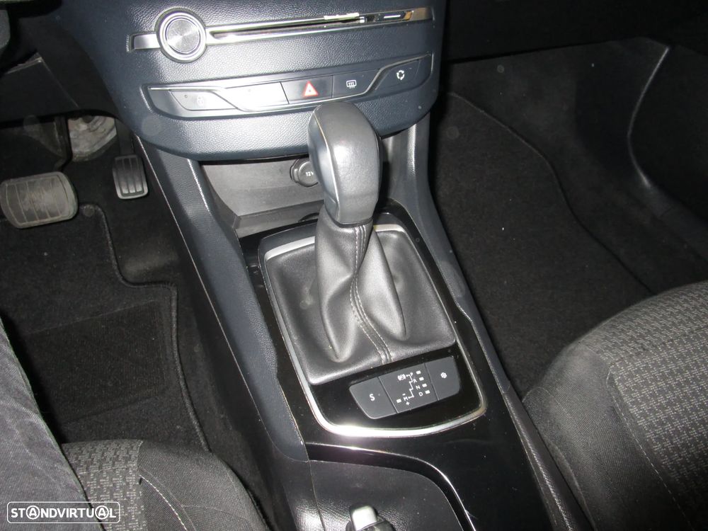 Peugeot 308 SW BlueHDi 120 EAT6 Stop & Start Allure - 21