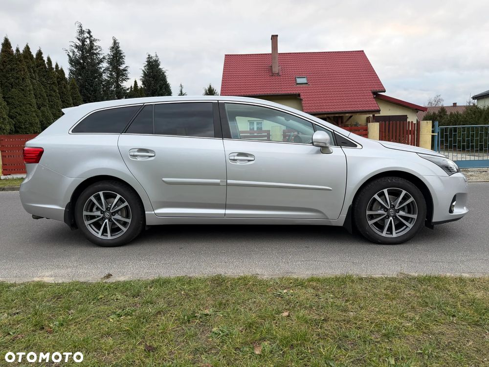 Toyota Avensis Touring Sports 1.8 Business Edition - 34