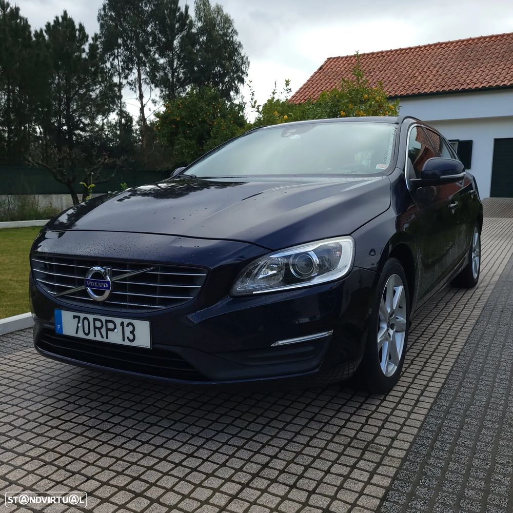 Volvo V60 2.0 D3 Momentum - 1