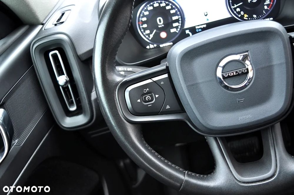 Volvo XC 40 T3 Momentum Pro - 34