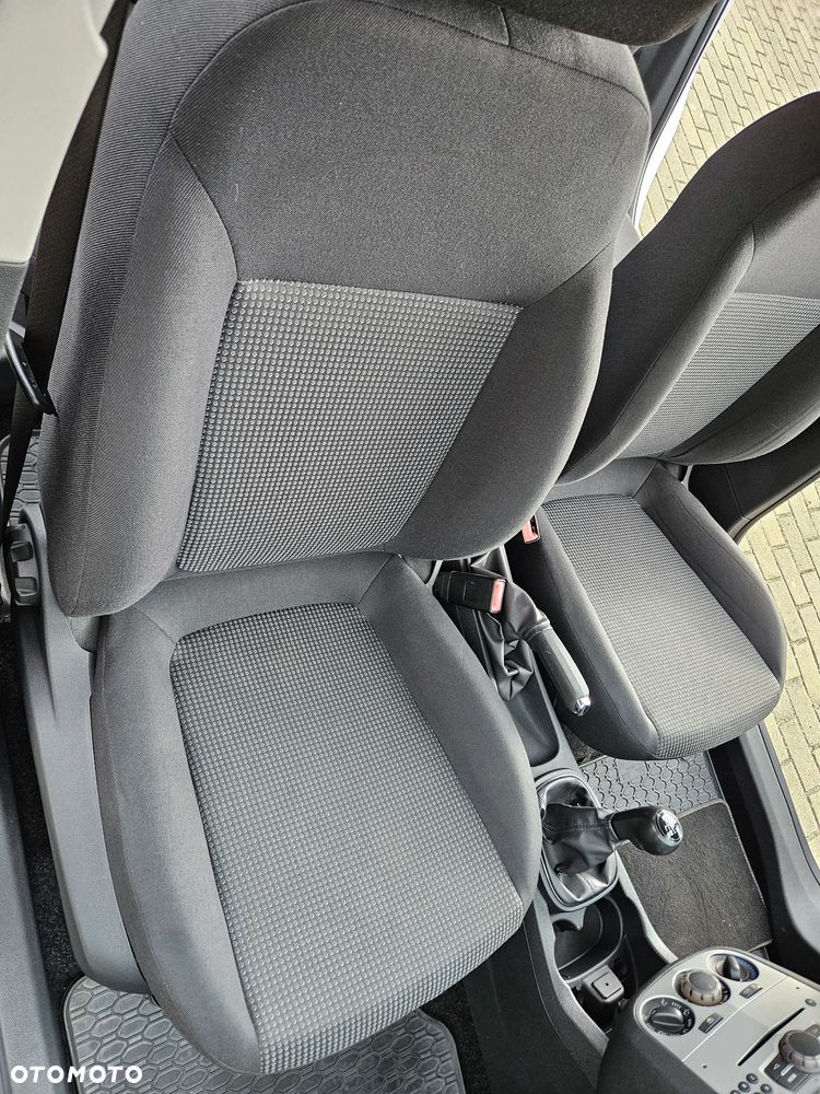 Opel Corsa 1.2 16V Essentia - 29
