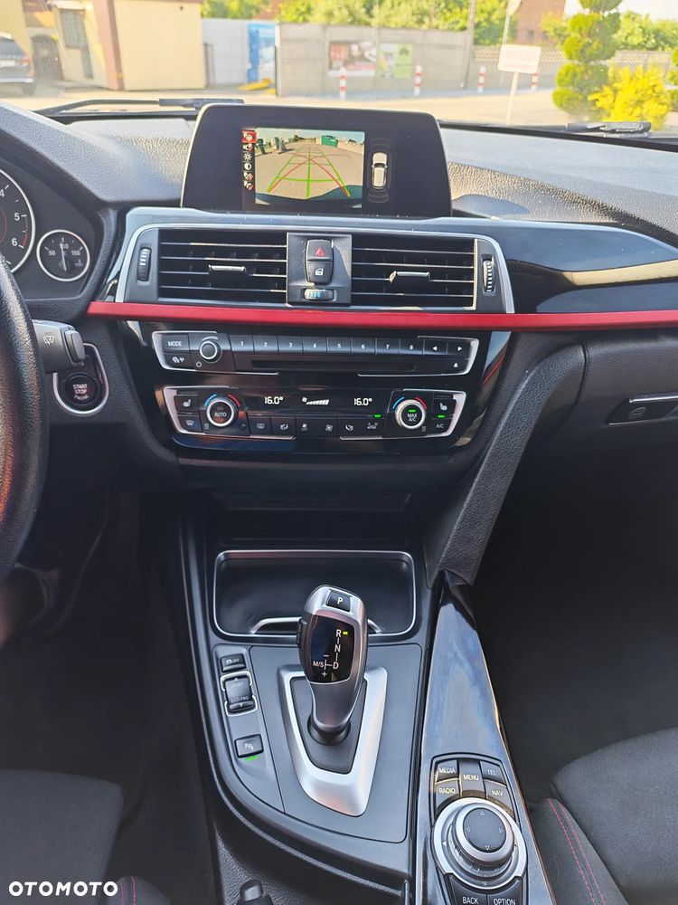 BMW Seria 3 320d Sport Line - 12