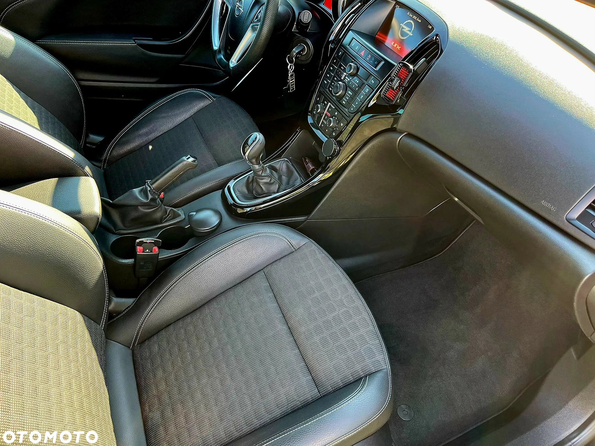 Opel Astra IV GTC 1.4 T Active - 21