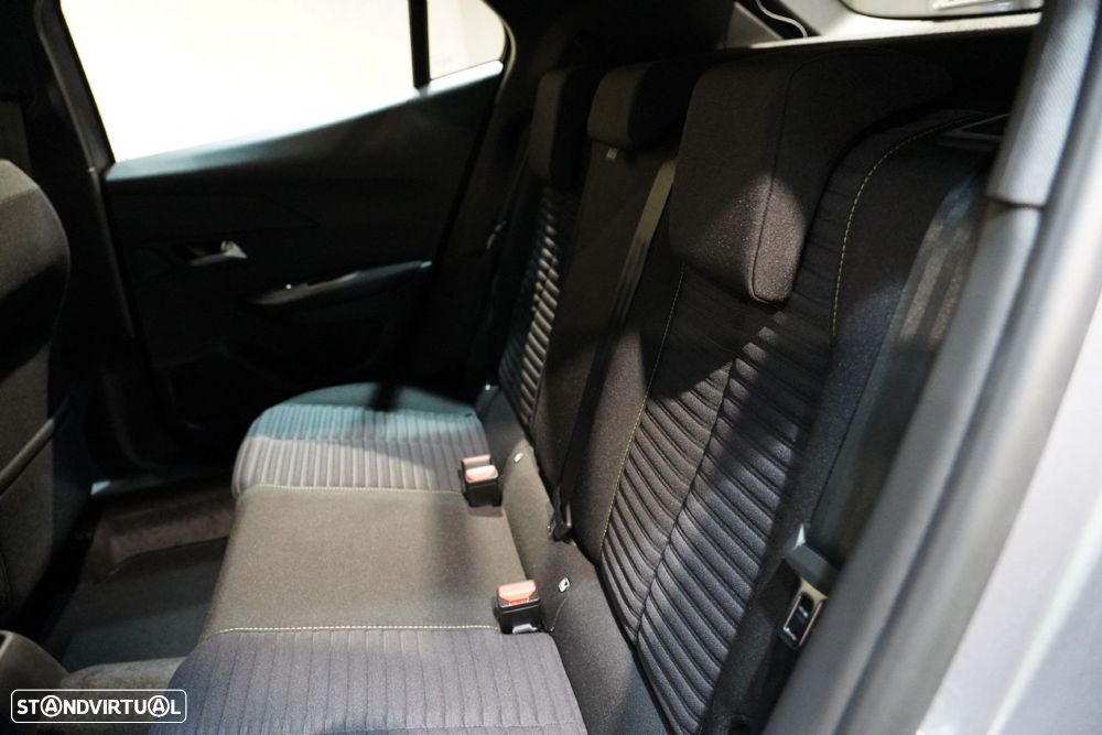 Peugeot 2008 1.5 BlueHDi Active EAT8 - 23