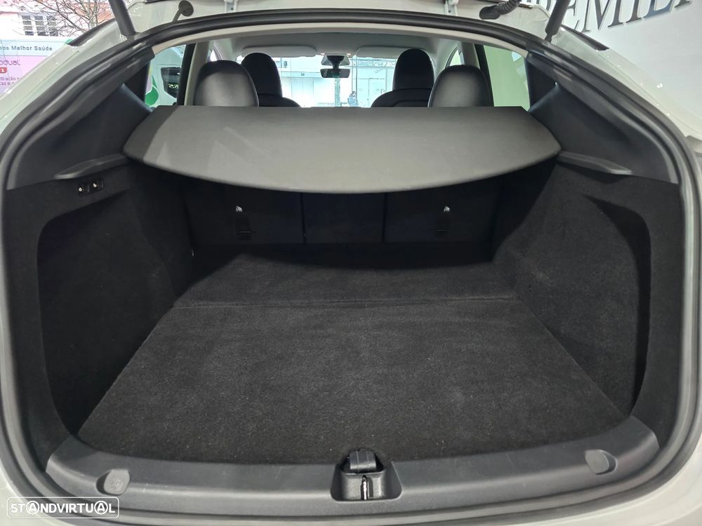 Tesla Model Y Performance Dual Motor AWD - 13