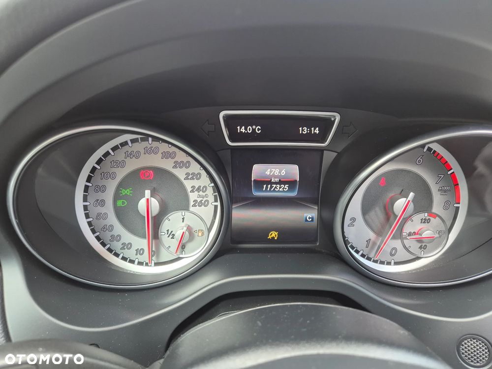 Mercedes-Benz GLA 200 Urban - 34
