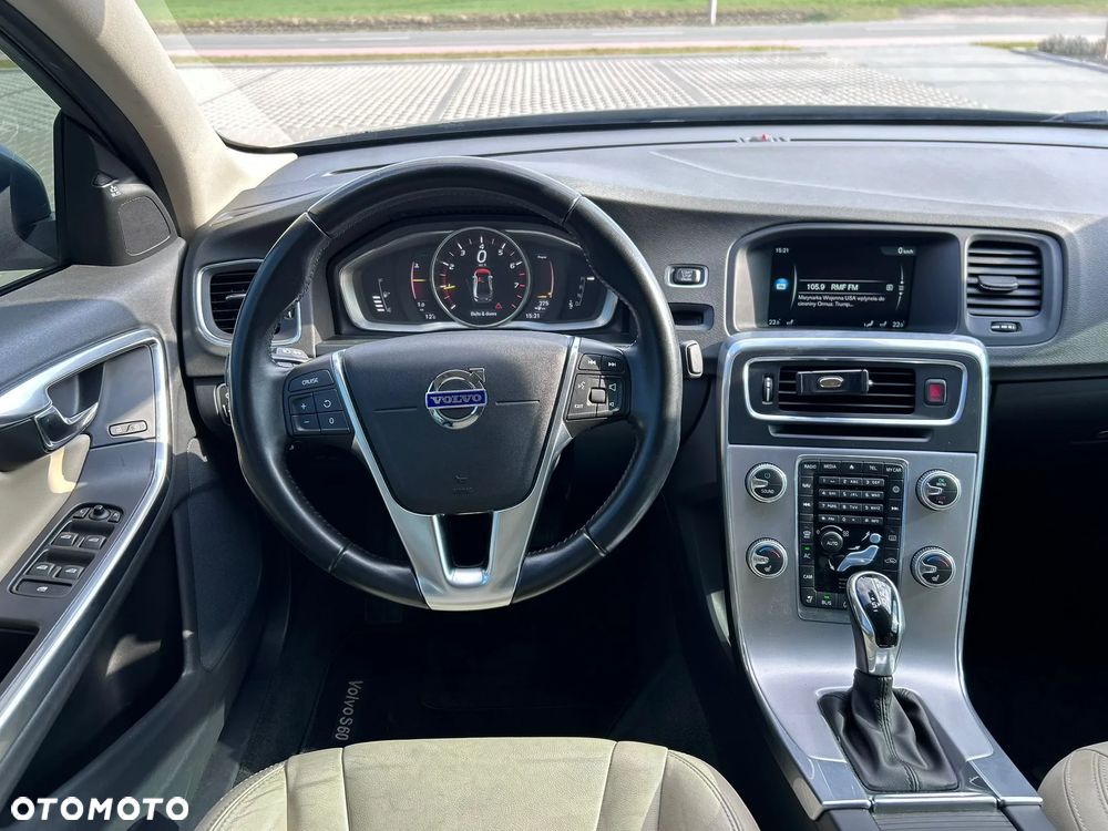 Volvo S60 T5 Drive-E Dynamic Edition (Momentum) - 19