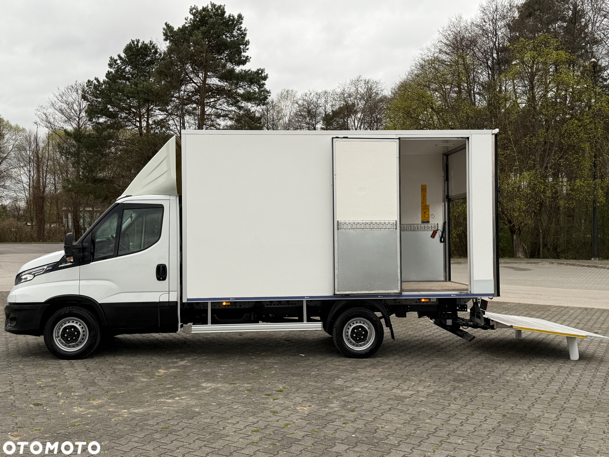 Iveco DAILY 35-160 160KM Hi Matic *Resor+Poduszka* Full LED Kontener * Izoterma +Winda 750KG SUPER STAN!!! - 25