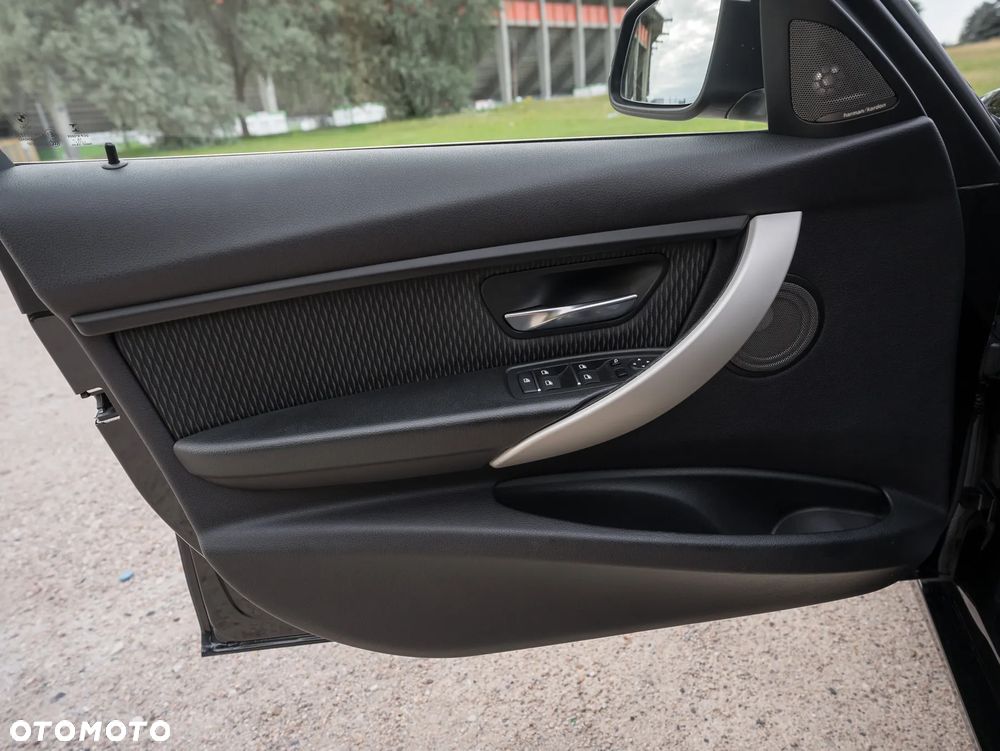 BMW Seria 3 318d Luxury Line - 27