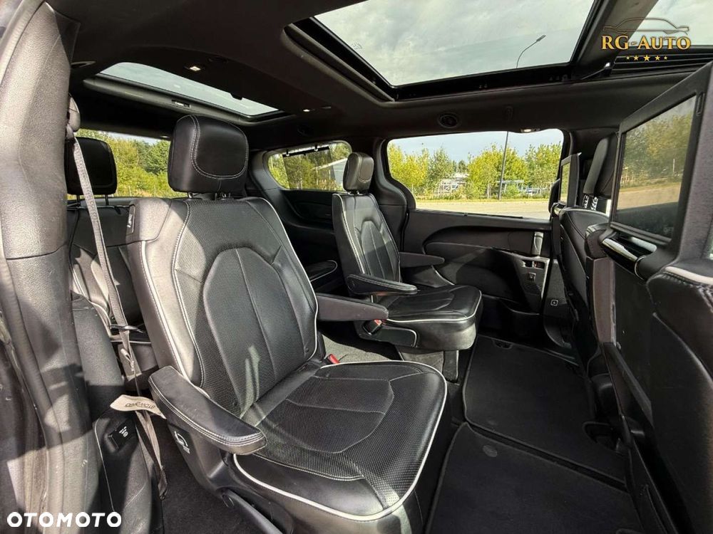 Chrysler Pacifica - 28