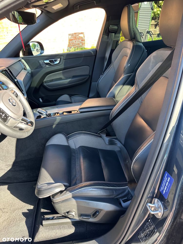 Volvo XC 60 T6 Plug-In Hybrid AWD Plus Dark - 6