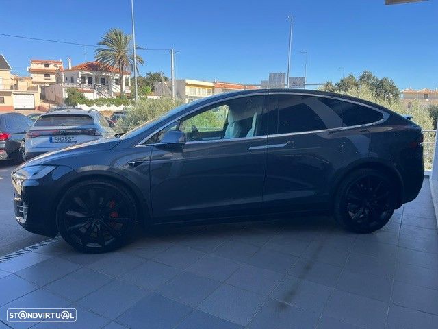 Tesla Model X - 5