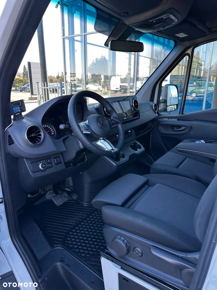 Mercedes-Benz Sprinter - 10