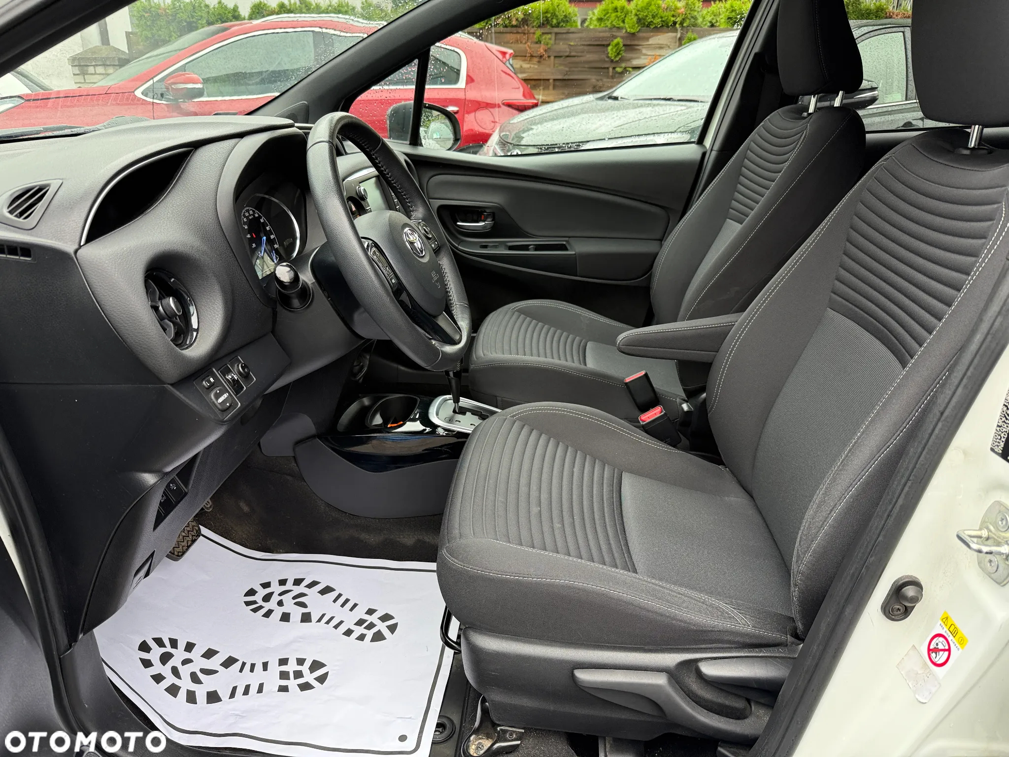 Toyota Yaris Hybrid 100 Selection Passion - 12