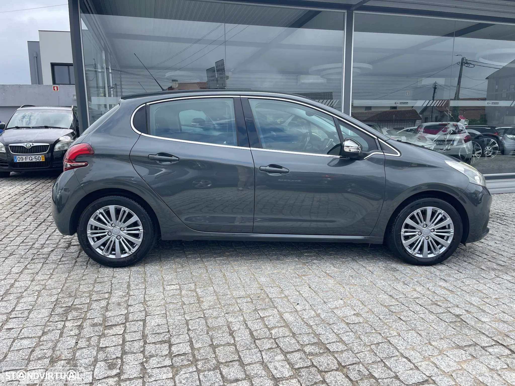 Peugeot 208 1.2 PureTech Allure - 5