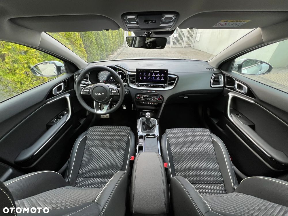 Kia Ceed - 21