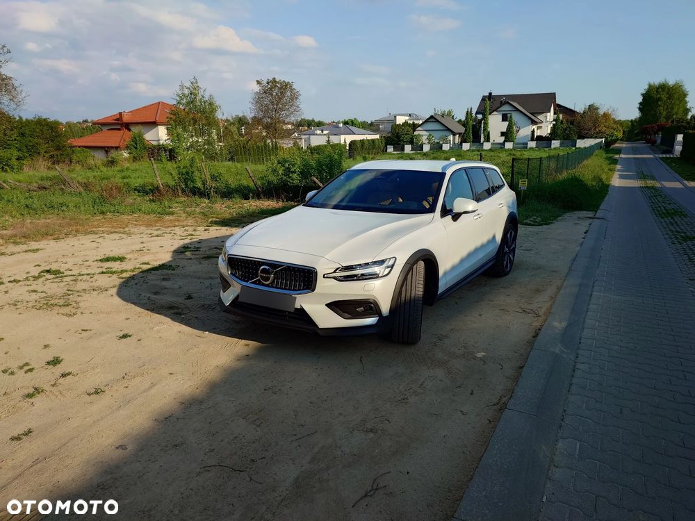 Volvo V60 Cross Country - 1