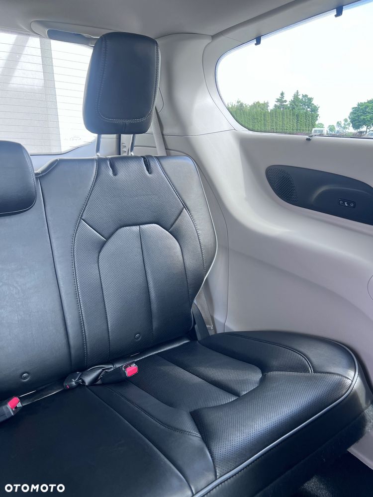 Chrysler Pacifica - 11
