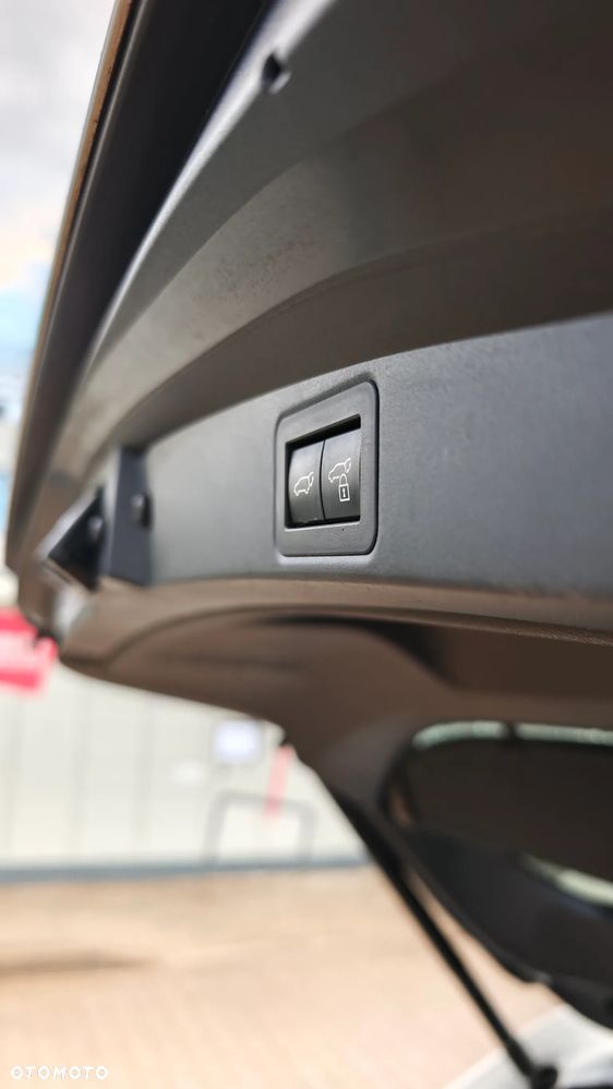 Toyota Corolla 1.8 Hybrid Style - 33