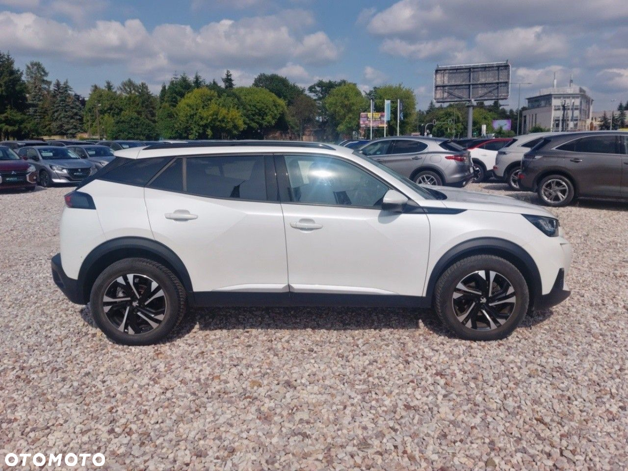 Peugeot 2008 1.2 PureTech Allure Pack S&S EAT8 - 4