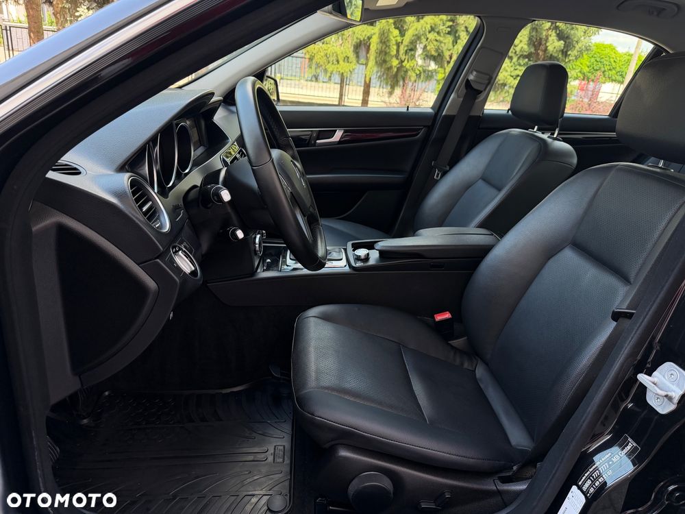 Mercedes-Benz Klasa C 220 CDI DPF Automatik Avantgarde - 24