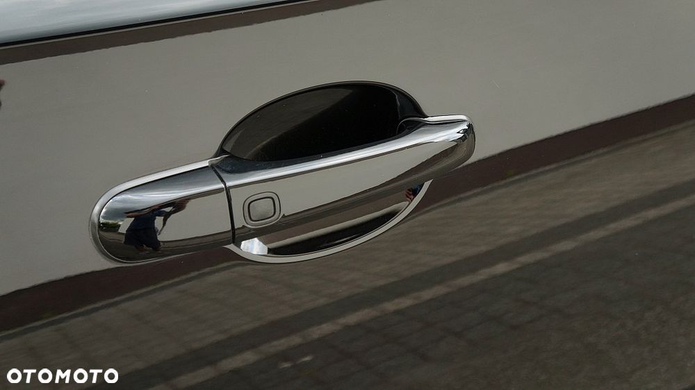 Jaguar XF 2.2 D R-Sport - 28