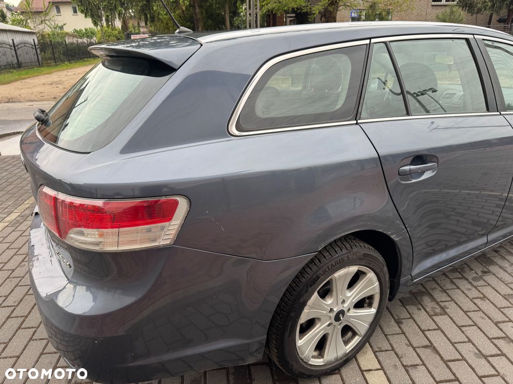 Toyota Avensis - 21