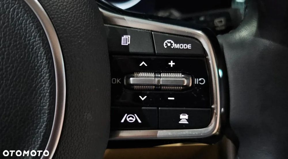 Kia Carnival - 12