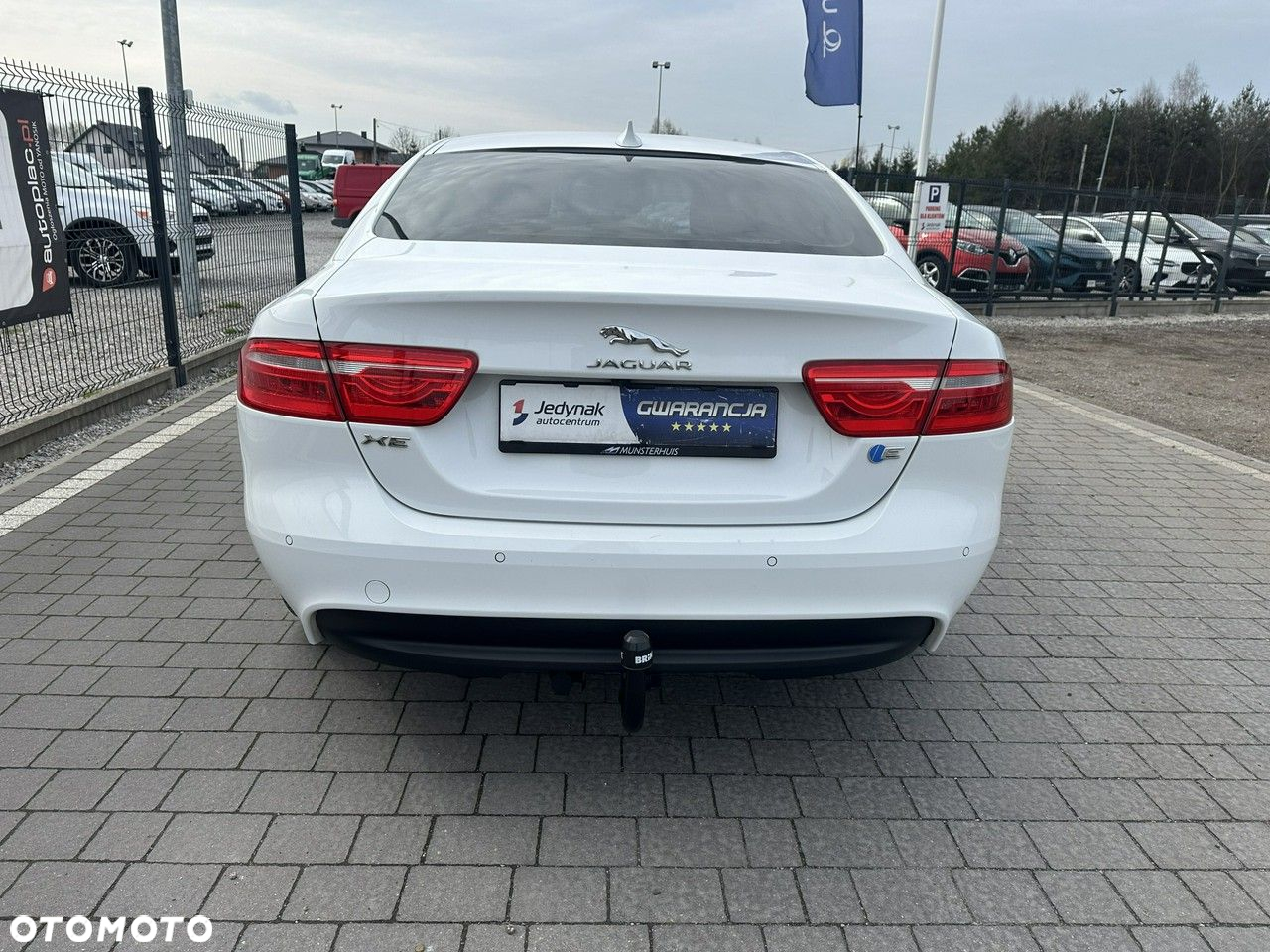 Jaguar XE - 6