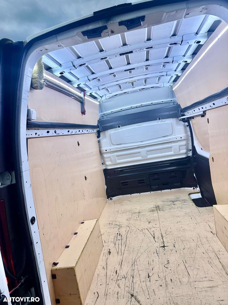 Renault Trafic - 8