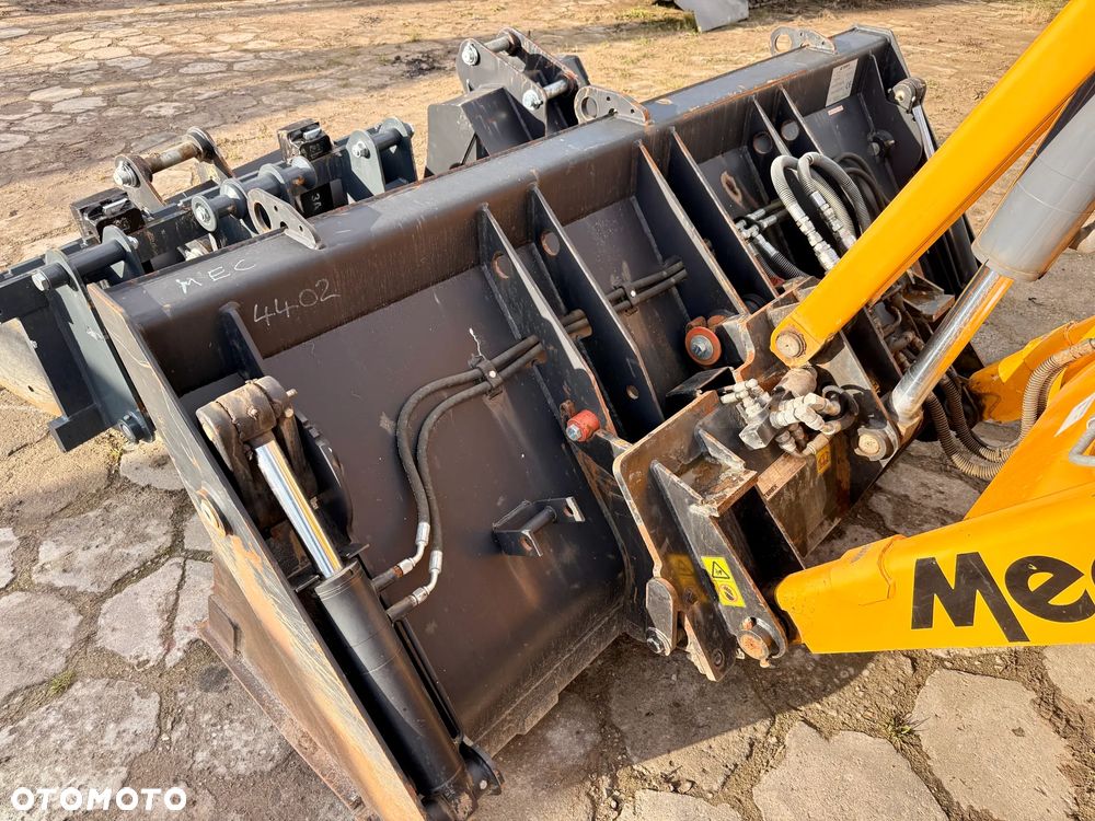 Terex koparko - ładowarka MECALAC TLB980, równe skrętne koła, jak NOWA - 21