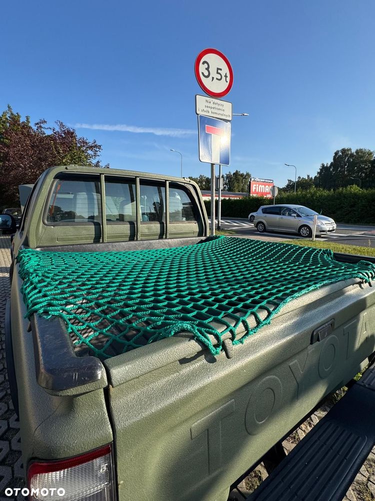 Toyota Hilux 4WD DLX - 40