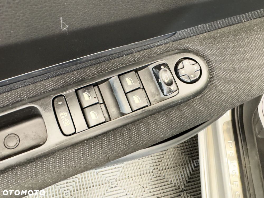 Peugeot 5008 2.0 HDi Family 7os - 24