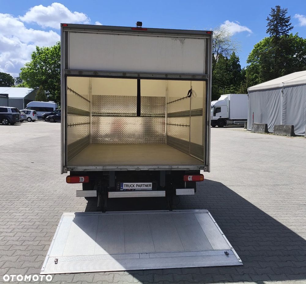Iveco Daily 3,0 kontener z windą - 11