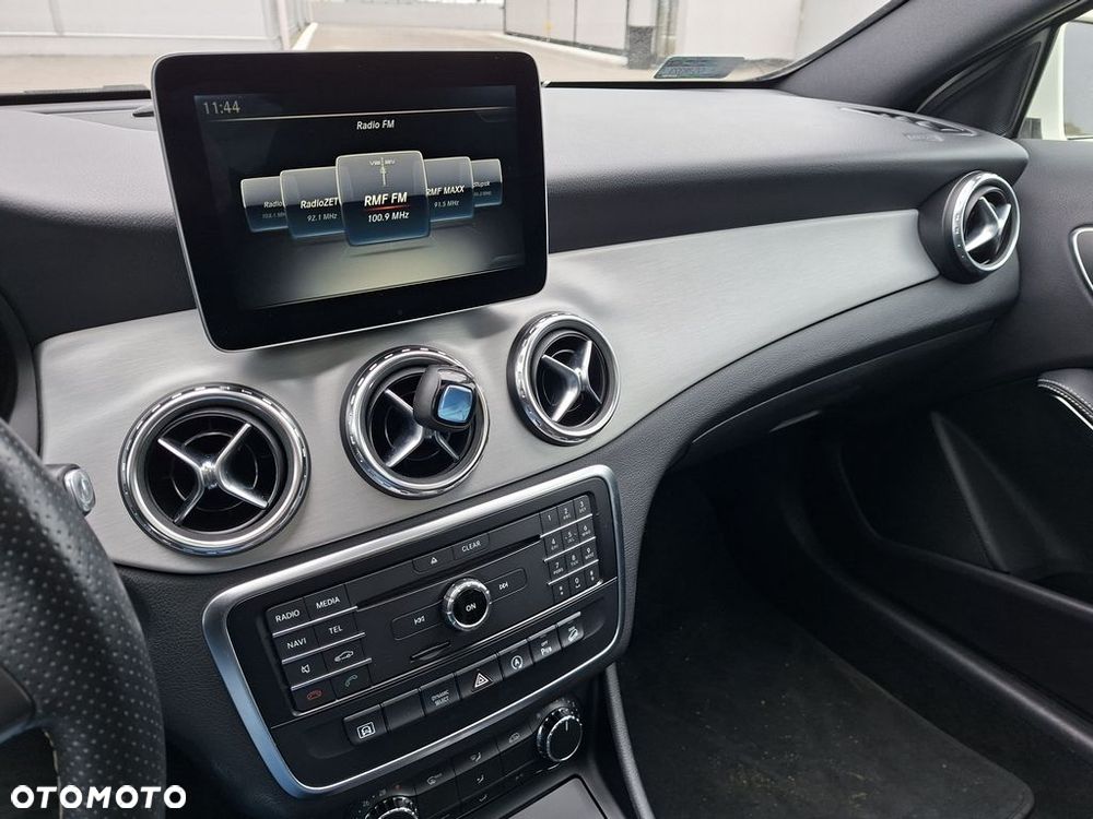 Mercedes-Benz GLA 250 4-Matic - 16