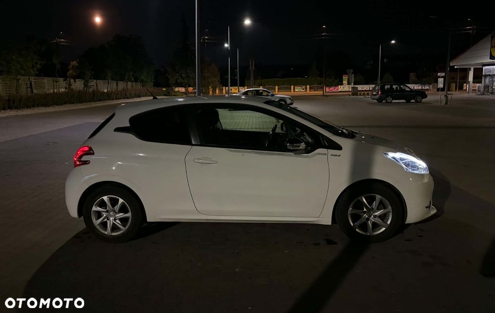 Peugeot 208 1.2 PureTech Active - 4