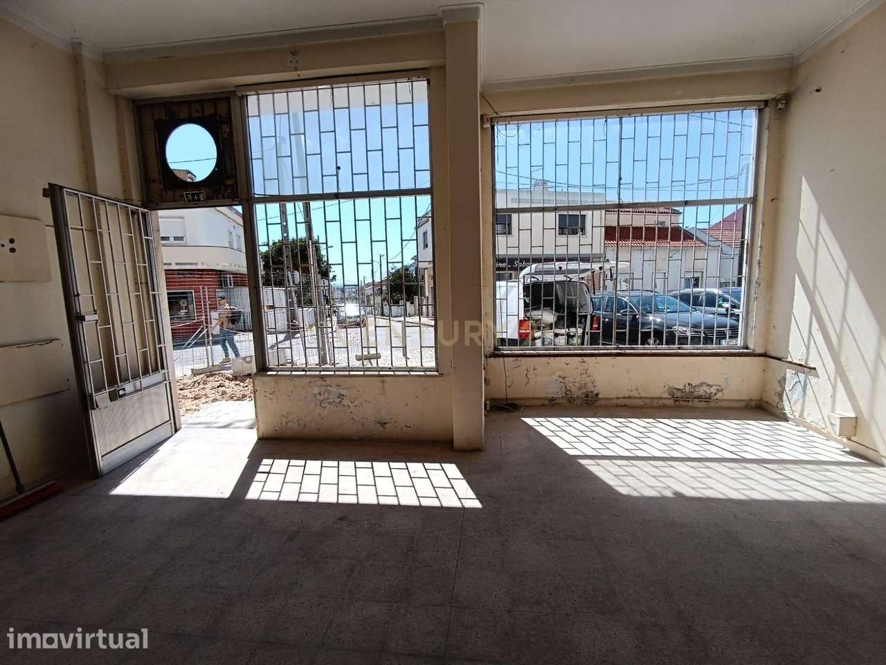 Espaço Comercial para Venda no Feijó em Almada - Grande imagem: 4/6