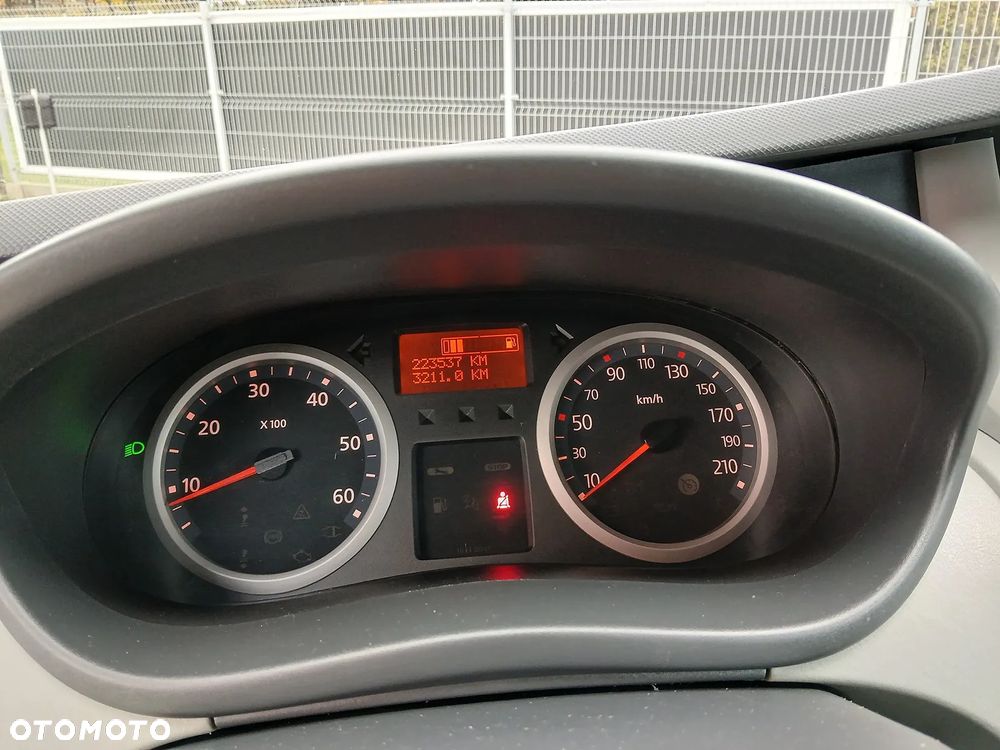 Renault Trafic 2.0 dCi 115 FAP Passenger Black Edition - 24