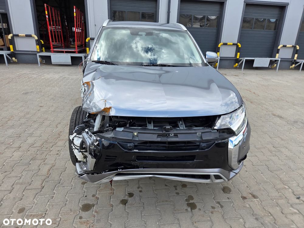 Mitsubishi Outlander - 8