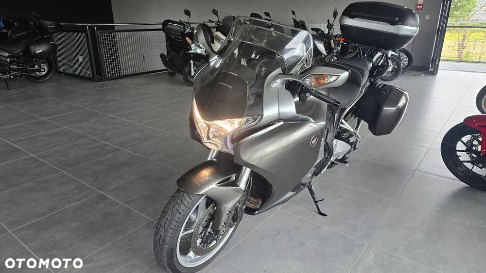 Honda VFR - 3