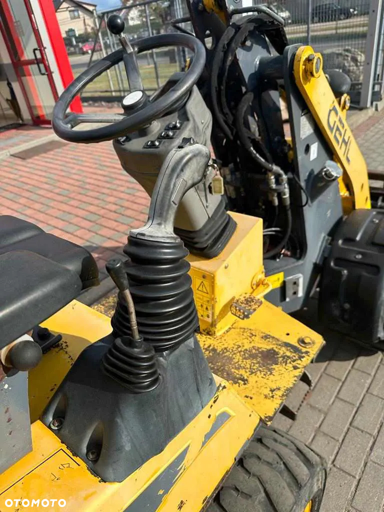 Gehl 140 - 10