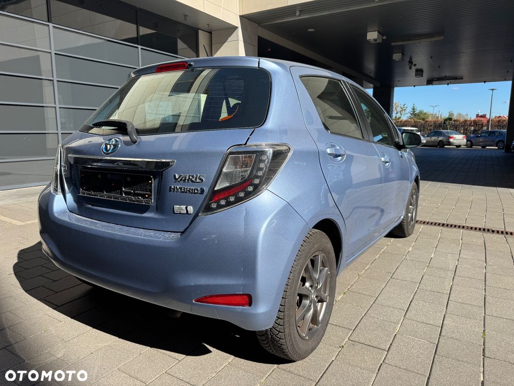 Toyota Yaris Hybrid 100 Terra - 5